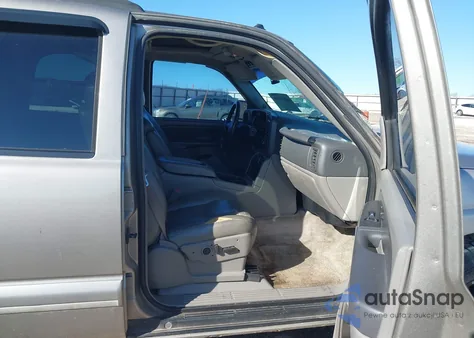 2003 Chevrolet Tahoe Lt z USA, uszkodzony, nr VIN 1GNEK13Z53J272775